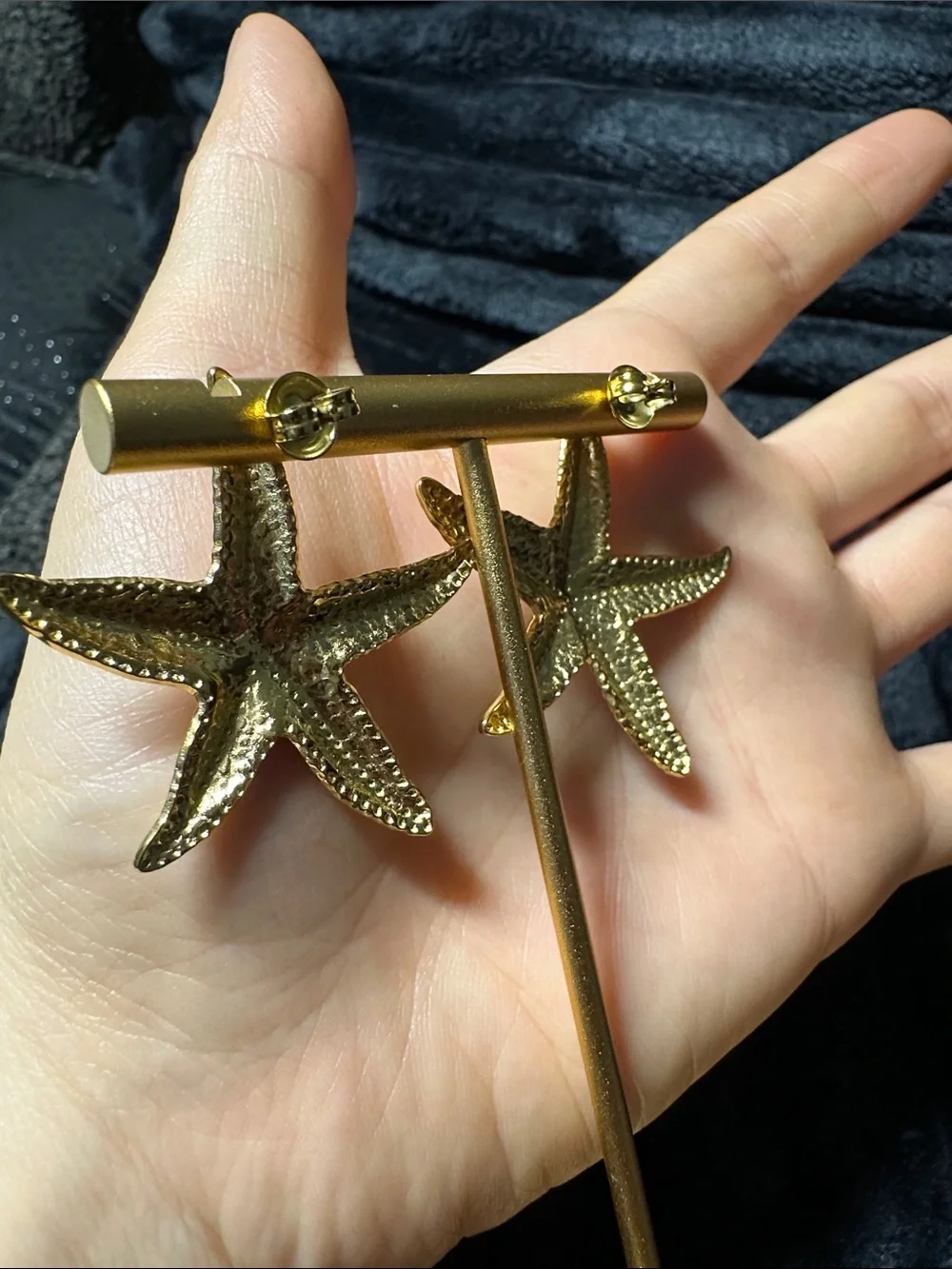 Kenneth Jay Lane Gold Starfish Clip-On Earrings - Picture 3 of 5